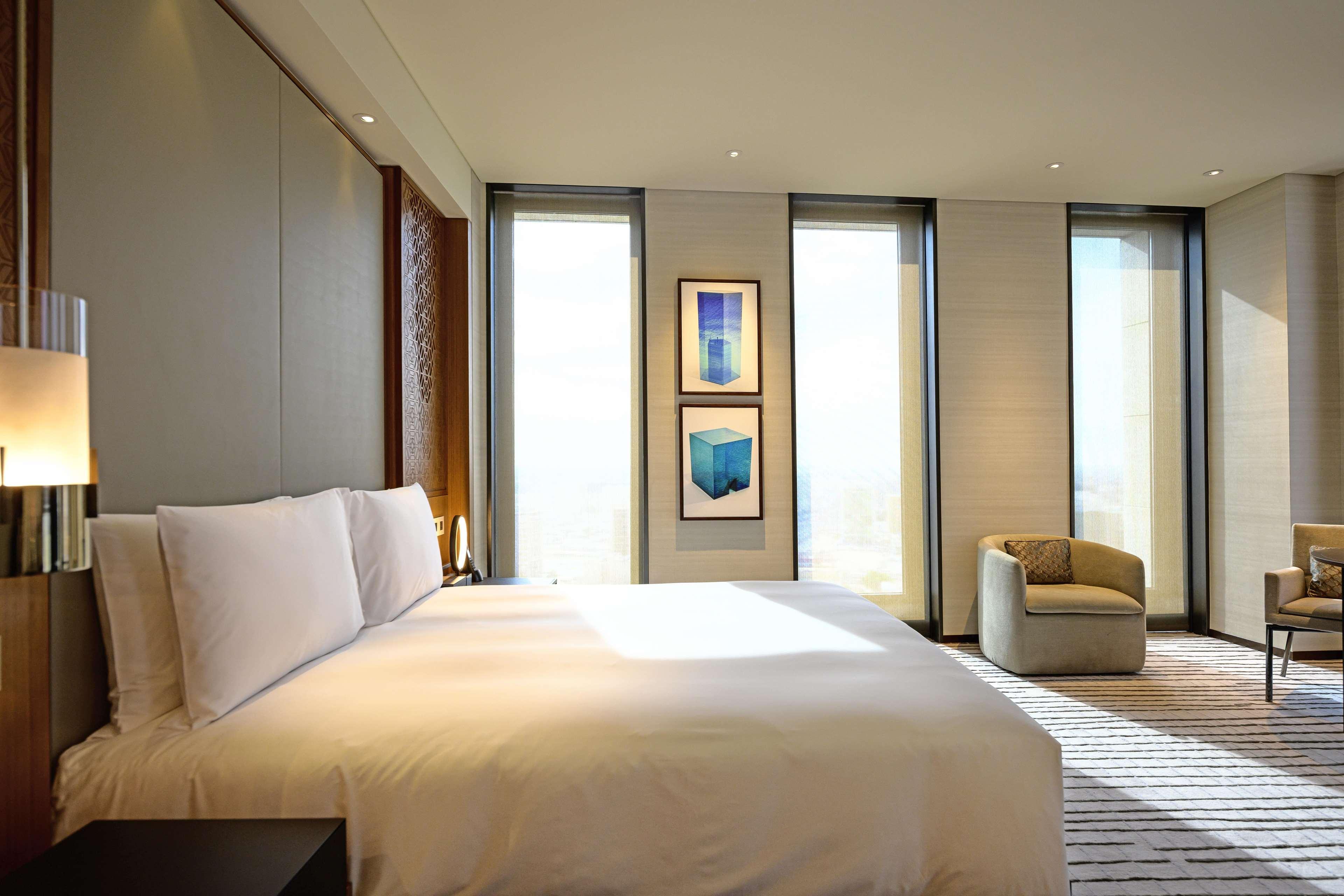 Park Hyatt Doha Hotell Exteriör bild A bedroom at the hotel