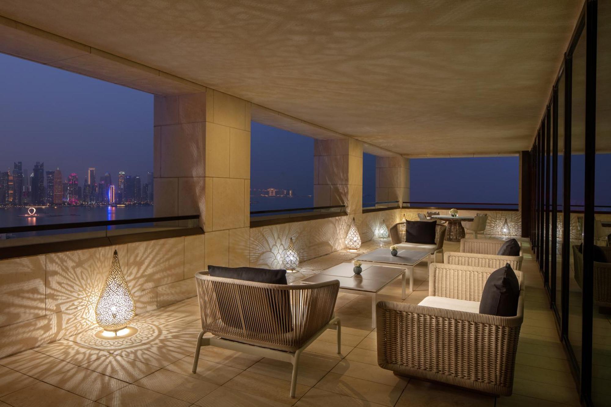 Park Hyatt Doha Hotell Exteriör bild The view from the balcony of a suite at the Mandarin Oriental, Shanghai